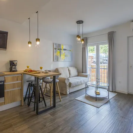 Apartment Palace Paulina B *