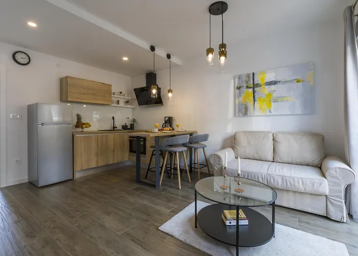 Palace Paulina B * Novi Vinodolski